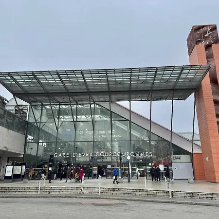 Spacieux 2 Avec Terrasse Et Parking Rer D à 1 Min Courcouronnes